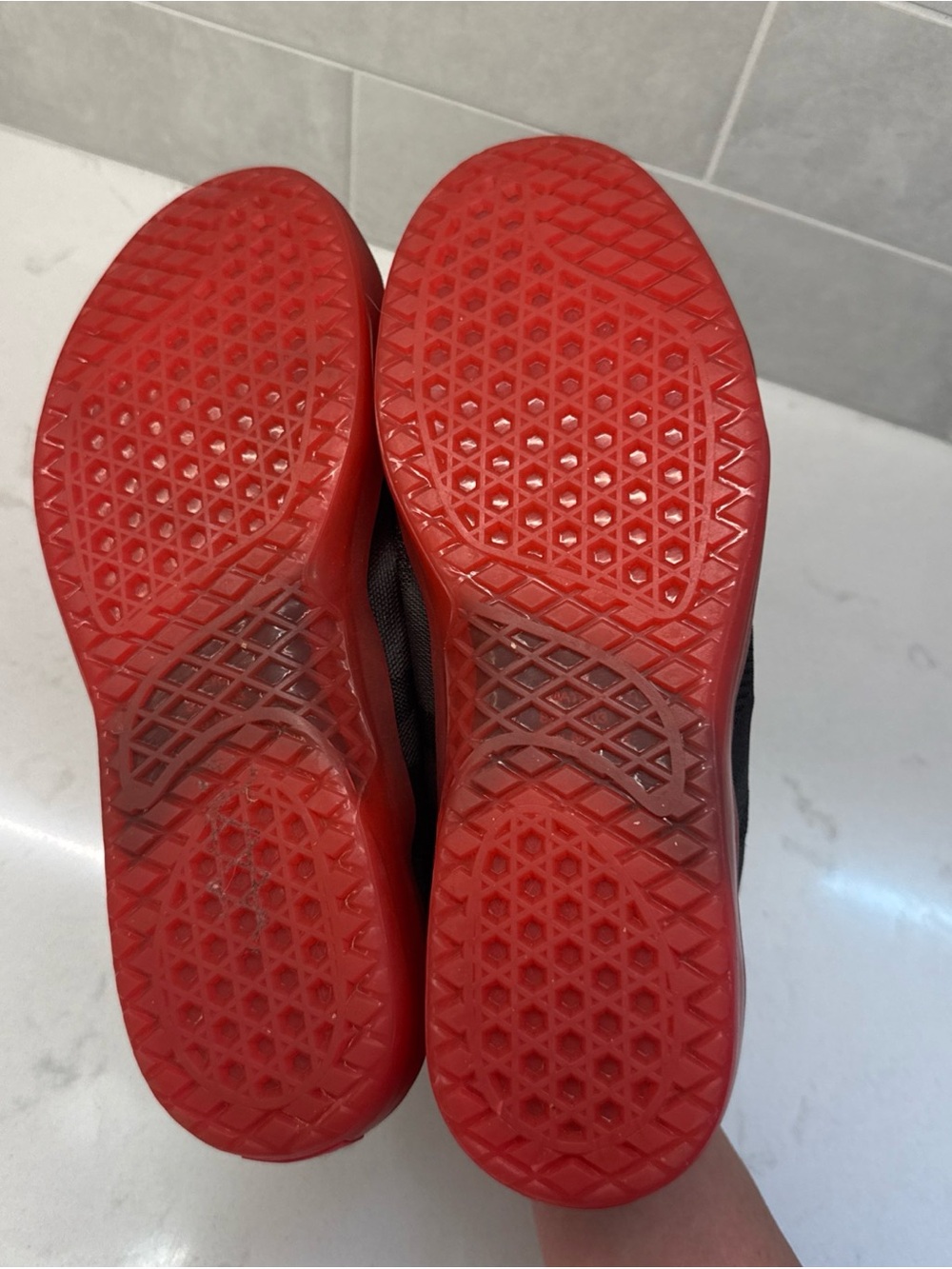 Vans men’s low rise black red sneakers 10.5 - Picture 7 of 9